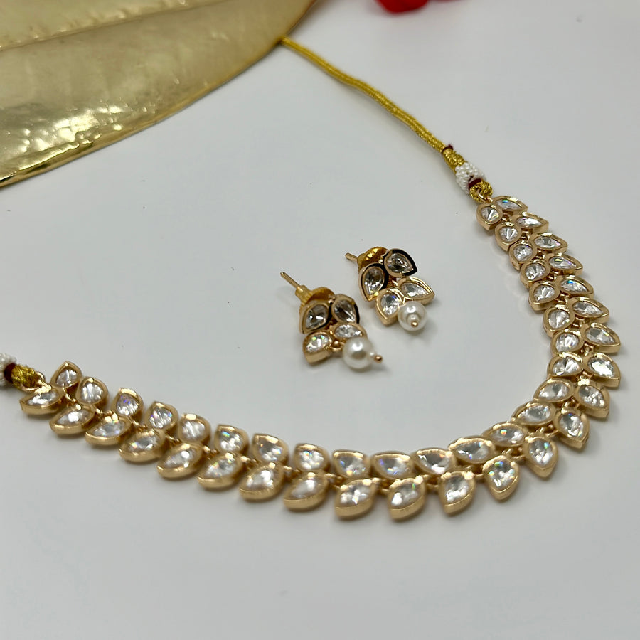 Clear Kundan Dainty Necklace Set