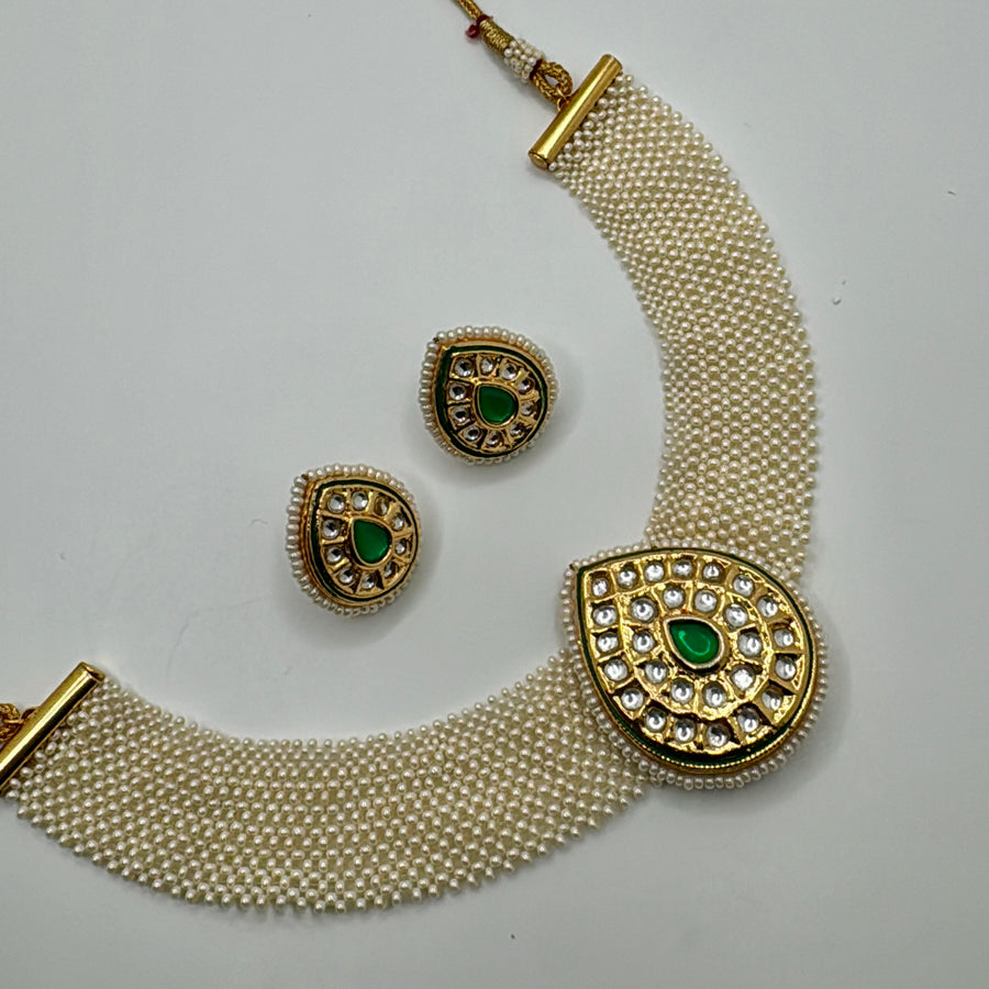 Green Pearl Mat Choker with Kundan Pendant Tukdi