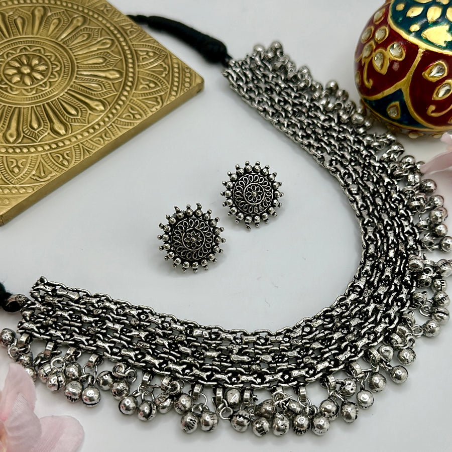 Clear Silver Lookalike Necklace Set With Ghungroo