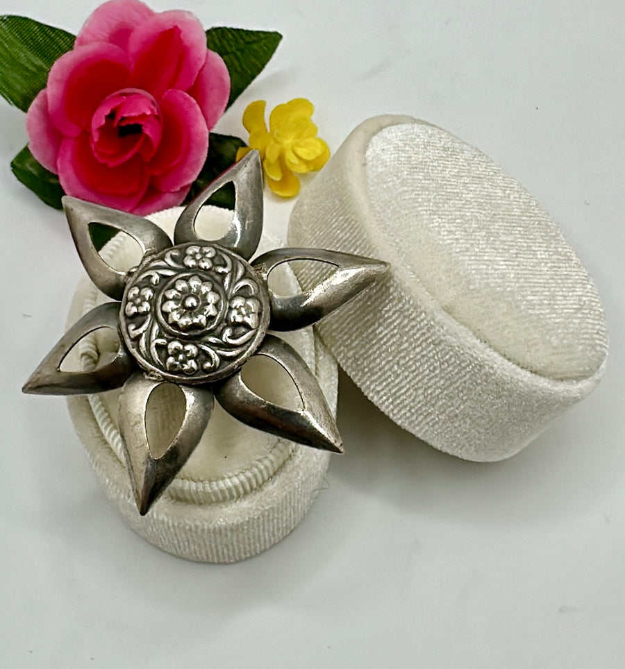 Clear Silver Lookalike Flower Adjustable Finger Ring