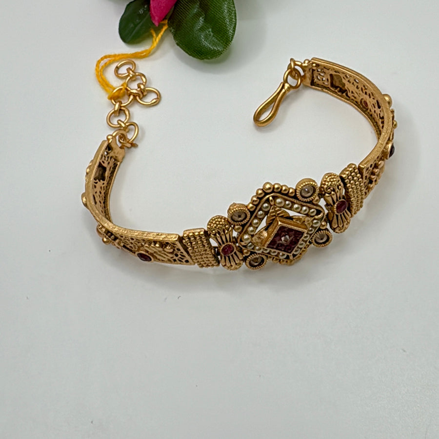 Ruby Antique Gold Openable Bracelet(One Size Fits All)