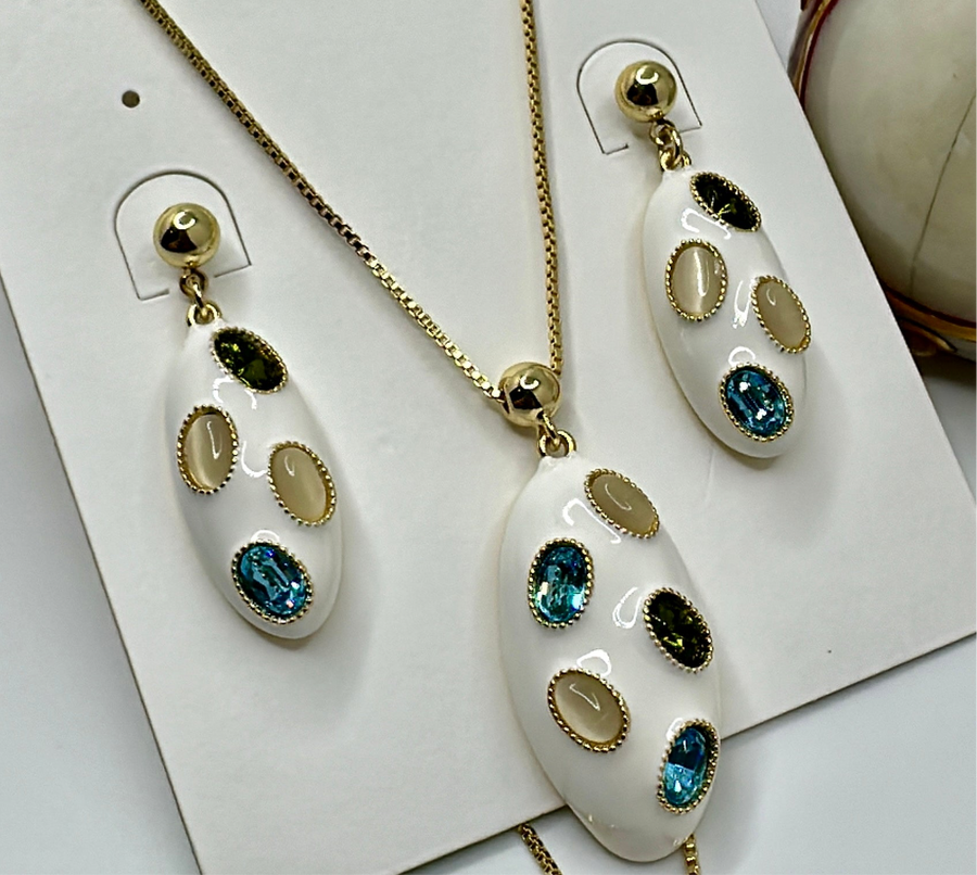 White Dainty Pendant Set