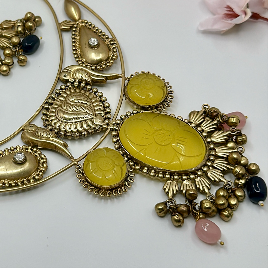 Yellow Amrapali Stone Silver Lookalike Antique Gold Hasli Set