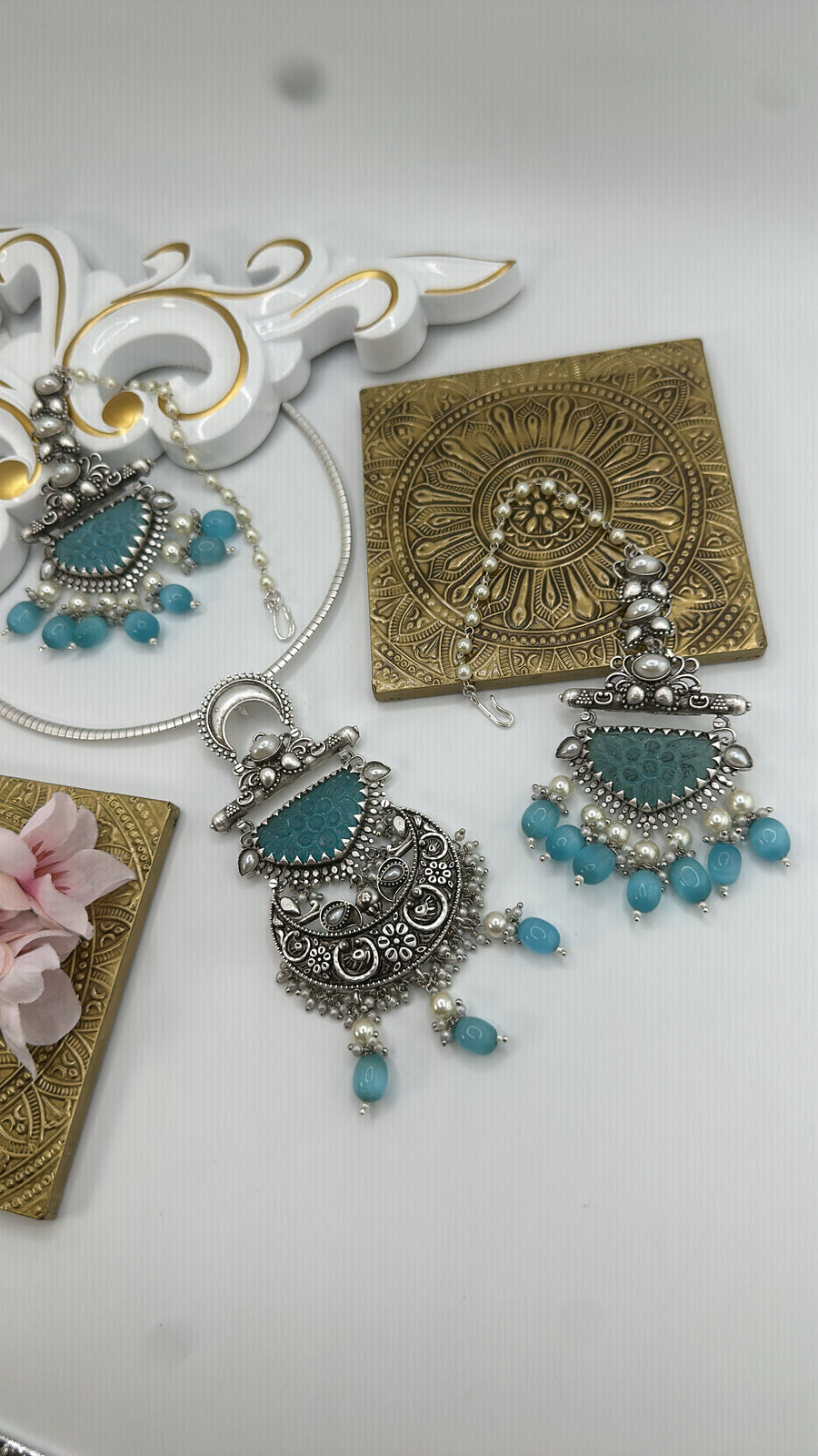 Turquoise Amrapali Stone Silver Lookalike Necklace Set