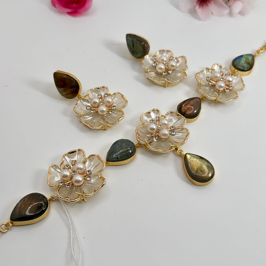 Grey Drops Natural Stone MOP Flower Choker Necklace Set