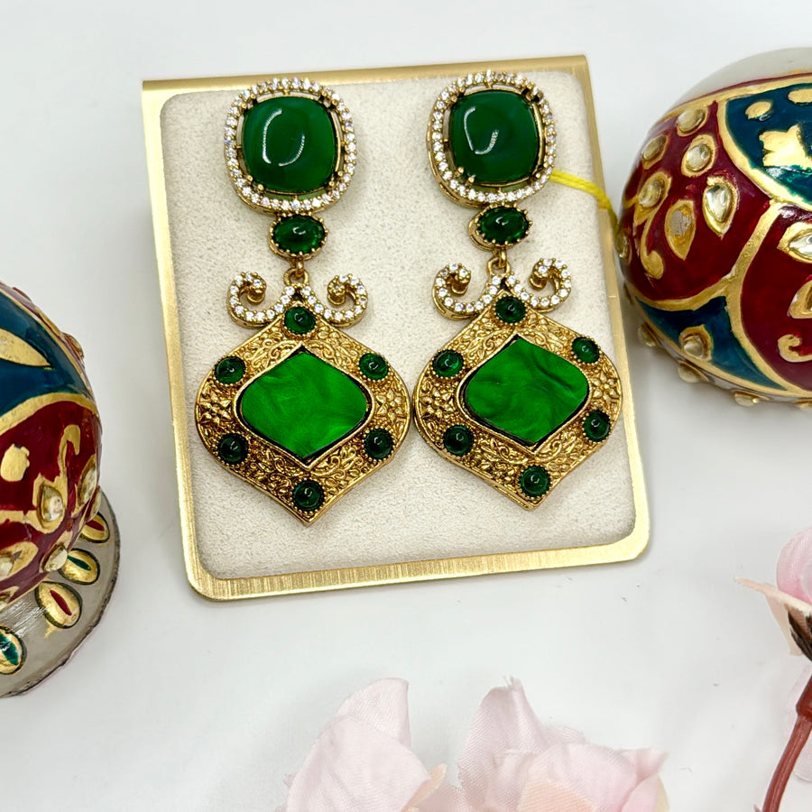 Green Doublet & Antique Gold Kundan Earrings