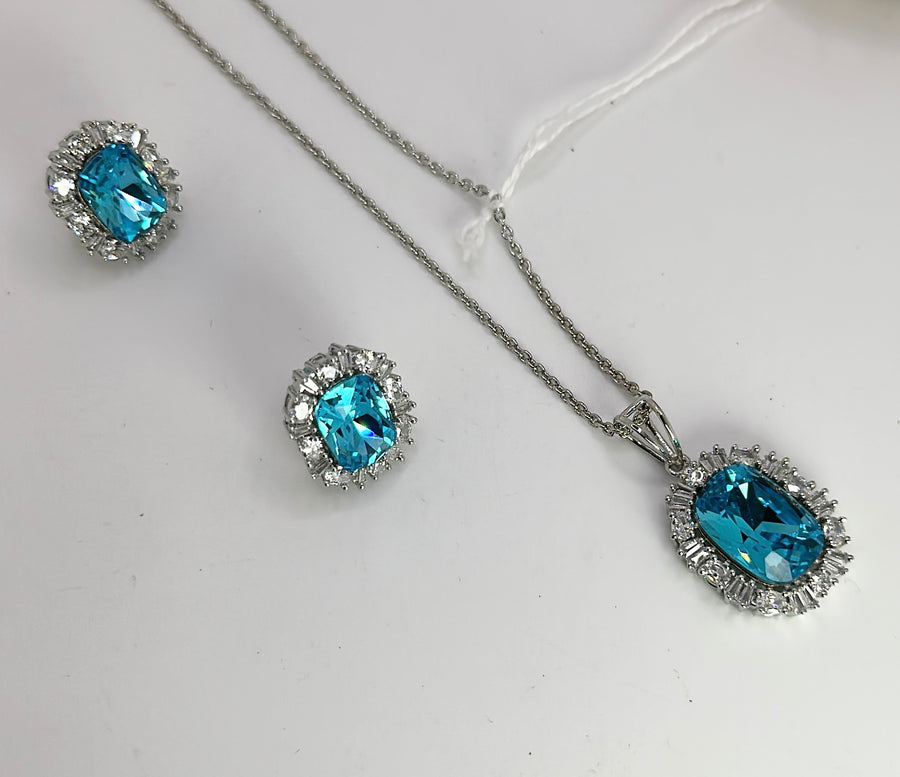 Turquoise Swarovski Crystals Pendant Set