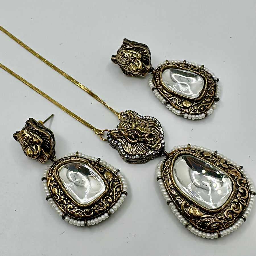 Clear Sabya Inspired Kundan Pendant Set