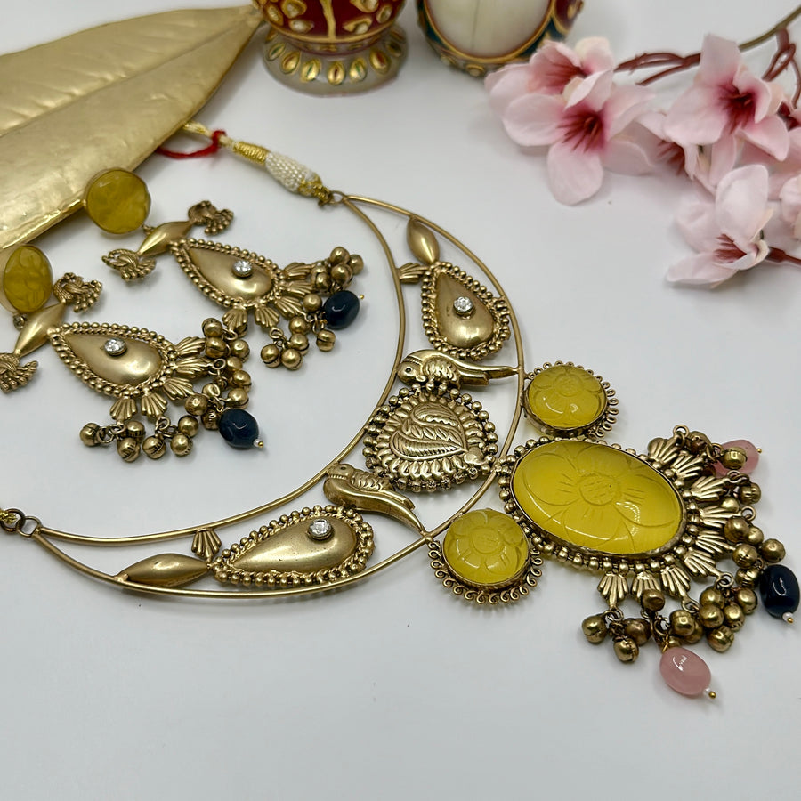 Yellow Amrapali Stone Silver Lookalike Antique Gold Hasli Set