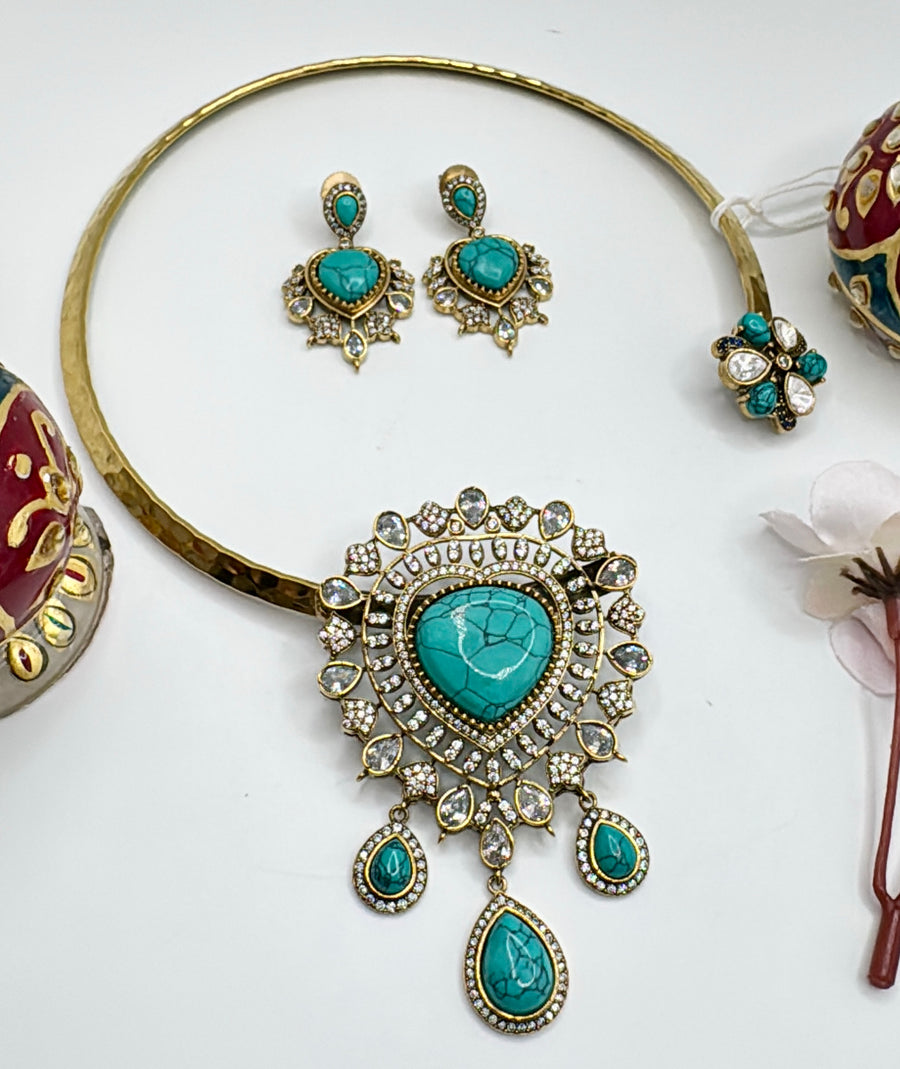 Turquoise Chic Kundan Hasli Set