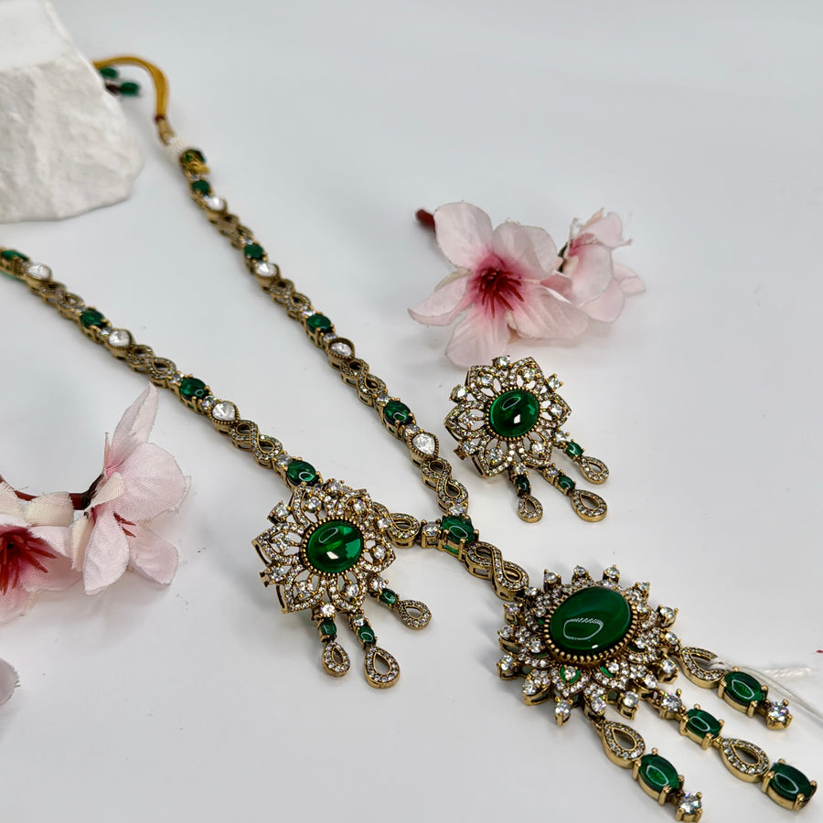 Green Kundan Dainty Necklace Set