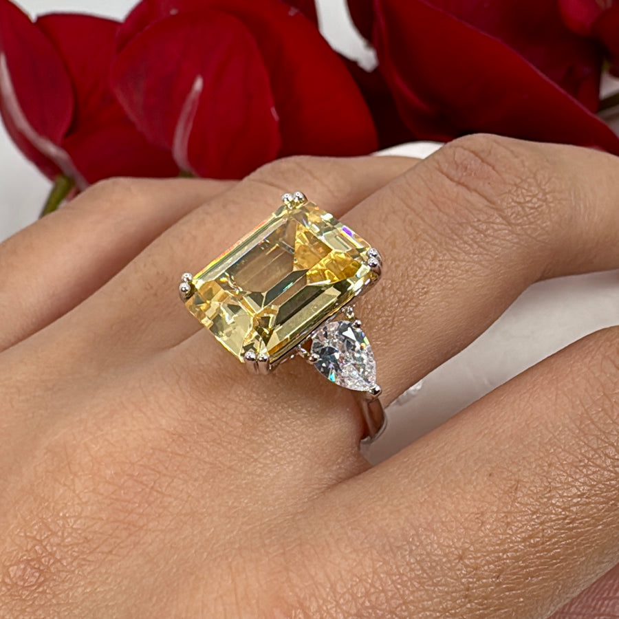 Yellow Italian Cub Zirconia Finger Ring (Size 7)
