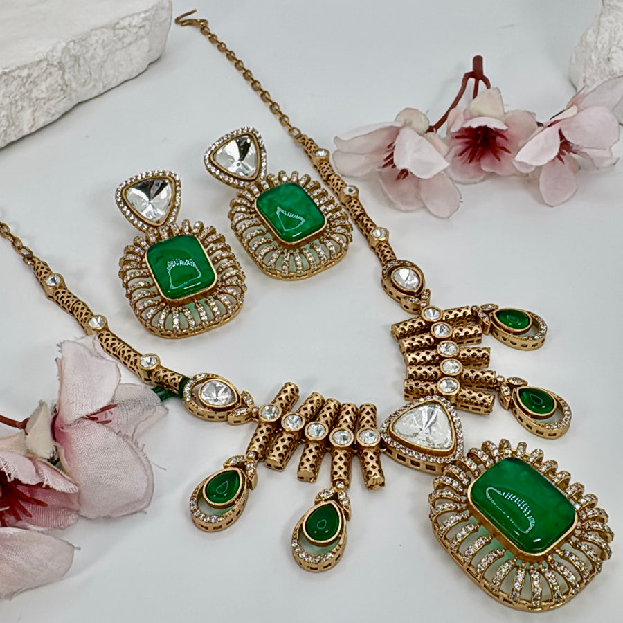Green Doublet & Moissanite Kundan Dainty Necklace Set