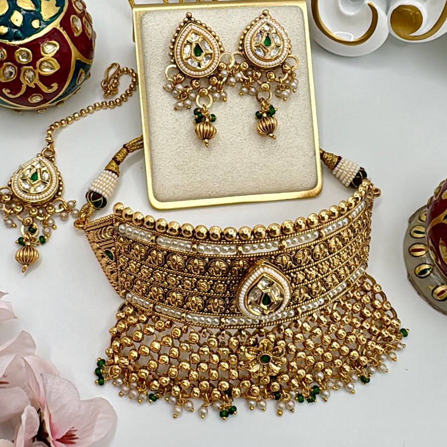 Green Antique Gold & Kundan Collar Choker Set with Mang Tikka