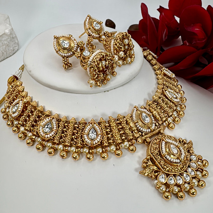 Clear Antique Gold Kundan Necklace Set