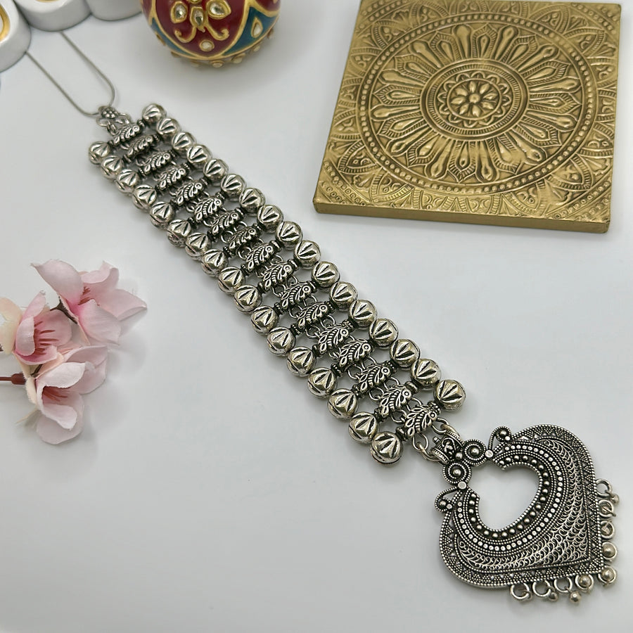 Clear Silver Lookalike Tie Necklace