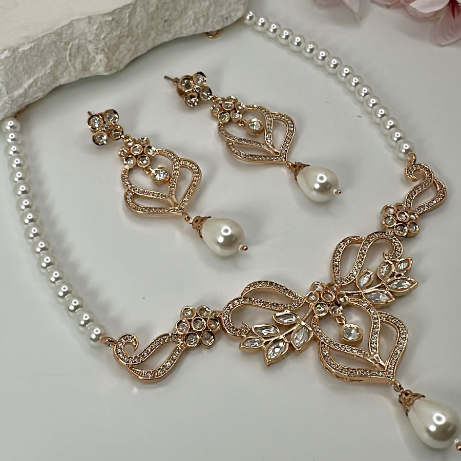 Clear Pearl Dainty Necklace Set