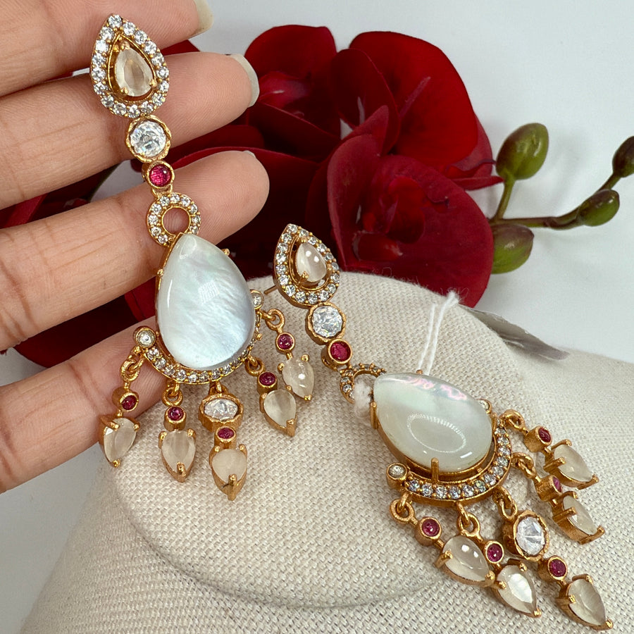 English Doublet Lightweight Earrings