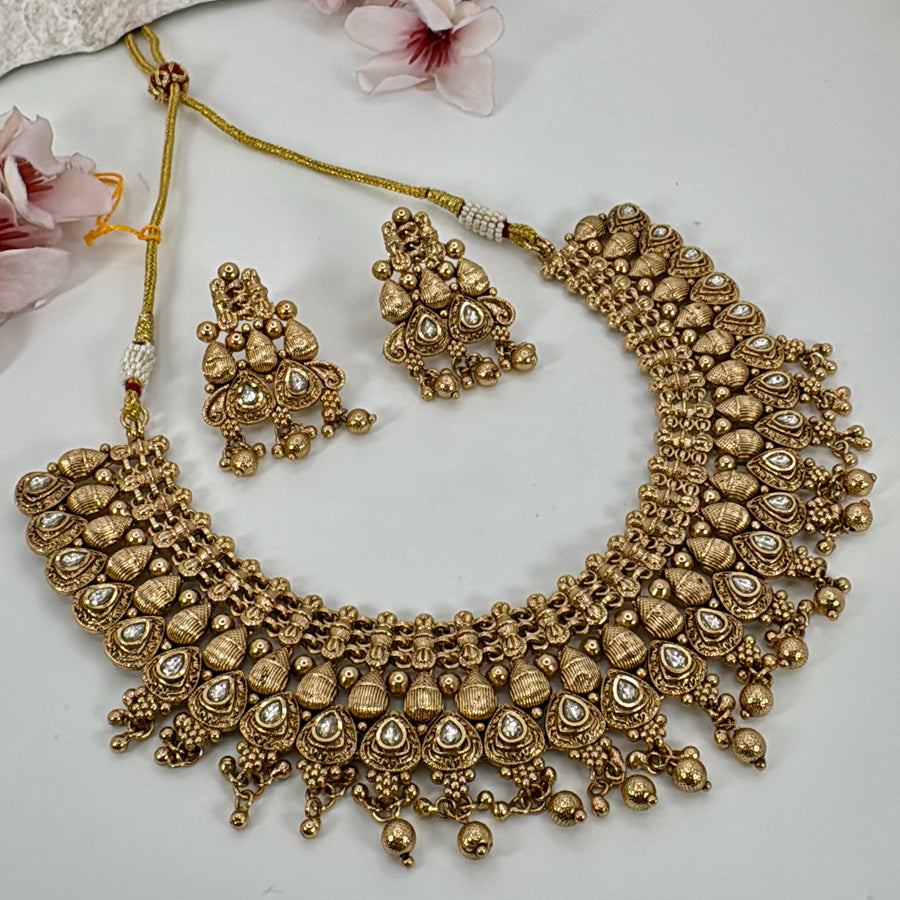 Clear Antique Gold Kundan Necklace Set