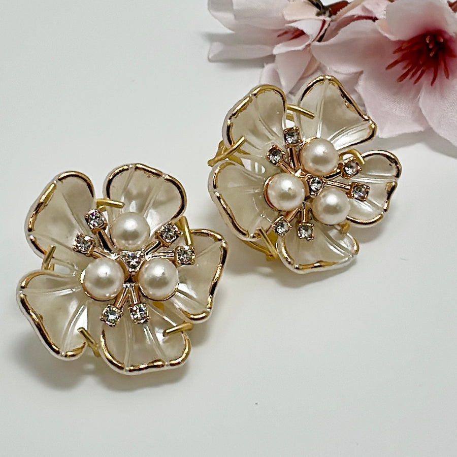 Clear Flower MOP Stud Earrings