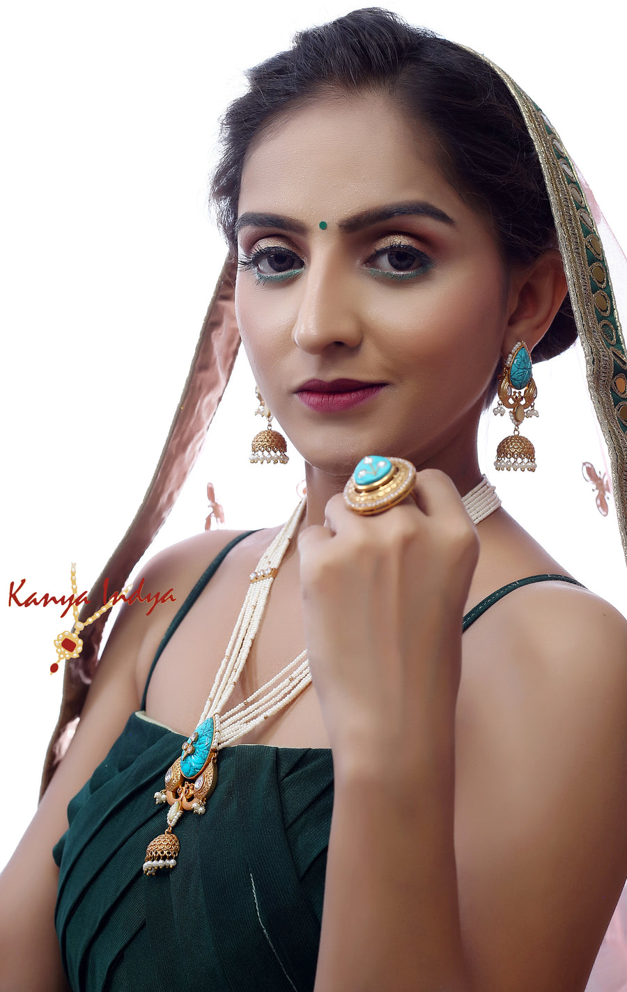 Apala Long necklace set with pendant